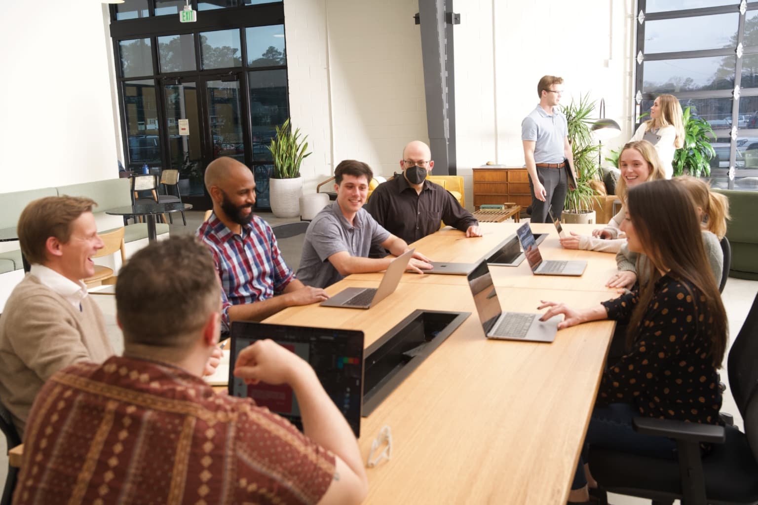 HIFI Agency team collaborating